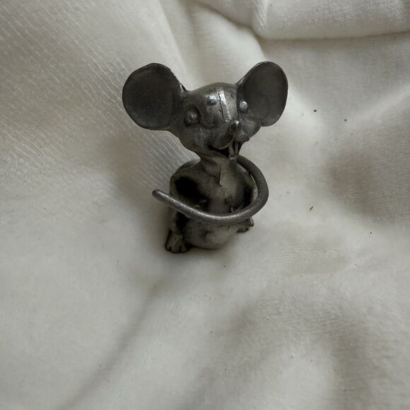 Vintage Hudson WF Fine Pewter Figurine Big Ears Mouse Seated Tail Wrapped Around - Picture 2 of 5